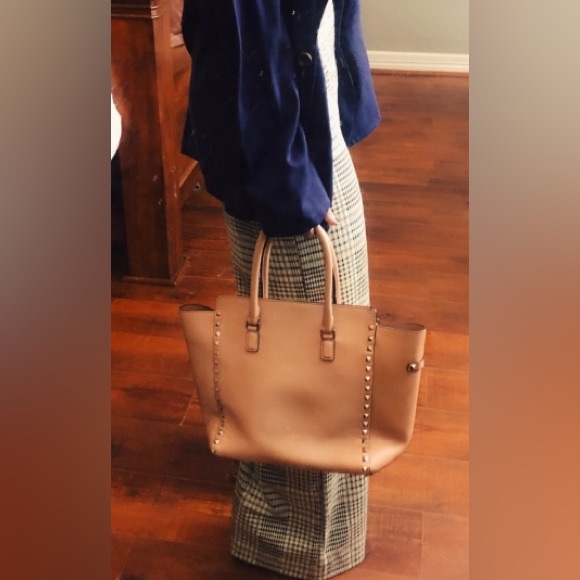 Valentino Garavani Rockstud leather tote - Picture 7 of 12